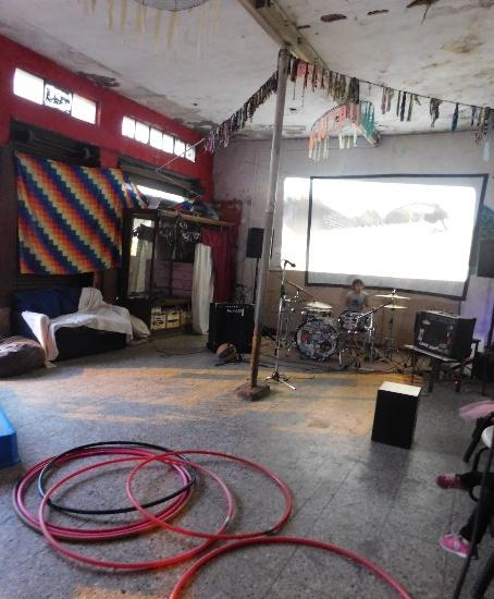 Uma imagem contendo no interior, quarto, vivendo, bicicleta

Descrição gerada automaticamente